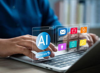 مبتدئ في العملات الرقمية يتعرف على أساسيات التداول الآلي بالذكاء الاصطناعي